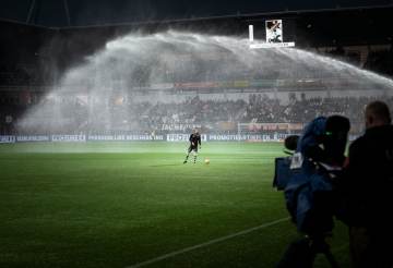 0-1！0-3！疯狂一夜，马竞爆冷落败、米兰被灌3球，阿森纳意外翻车，巴萨甩开皇马9分（配图示…
